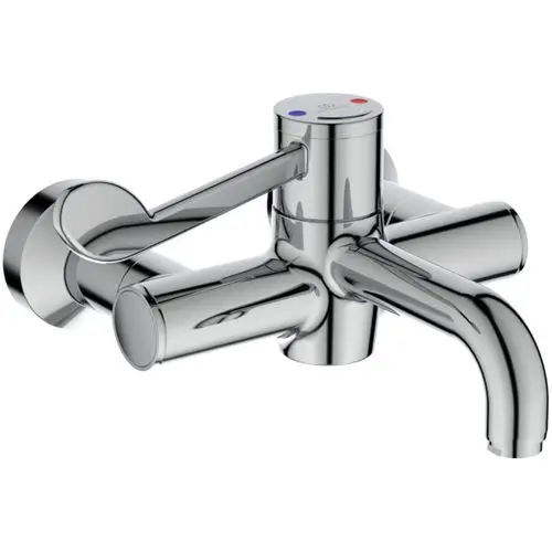Chromfarbener Thermostat-Mischer mit zwei Bedienelementen für warmes und kaltes Wasser, montiert an der Wand, hergestellt von Ideal Standard.